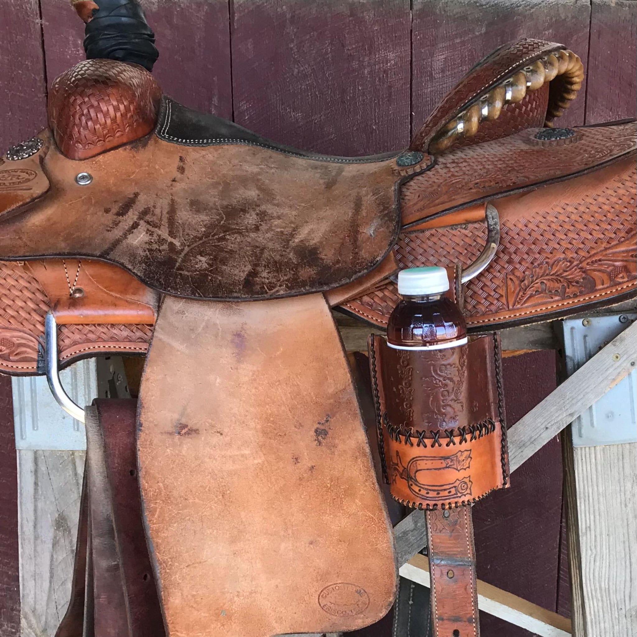 Leather Saddle Bottle Holder - Tooled Feathers - Dark Chocolate