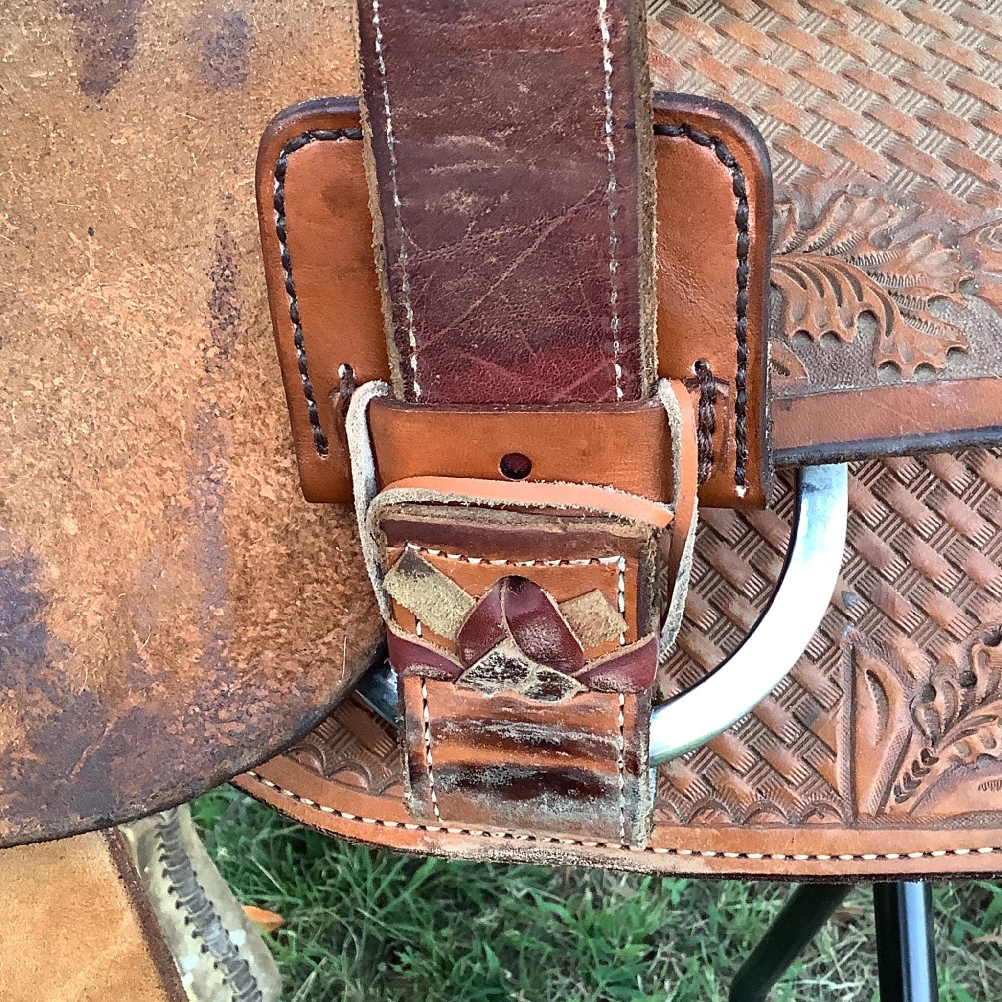 Saddle Folding Hoof Pick with Hoof Pick Holder | Medium Brown