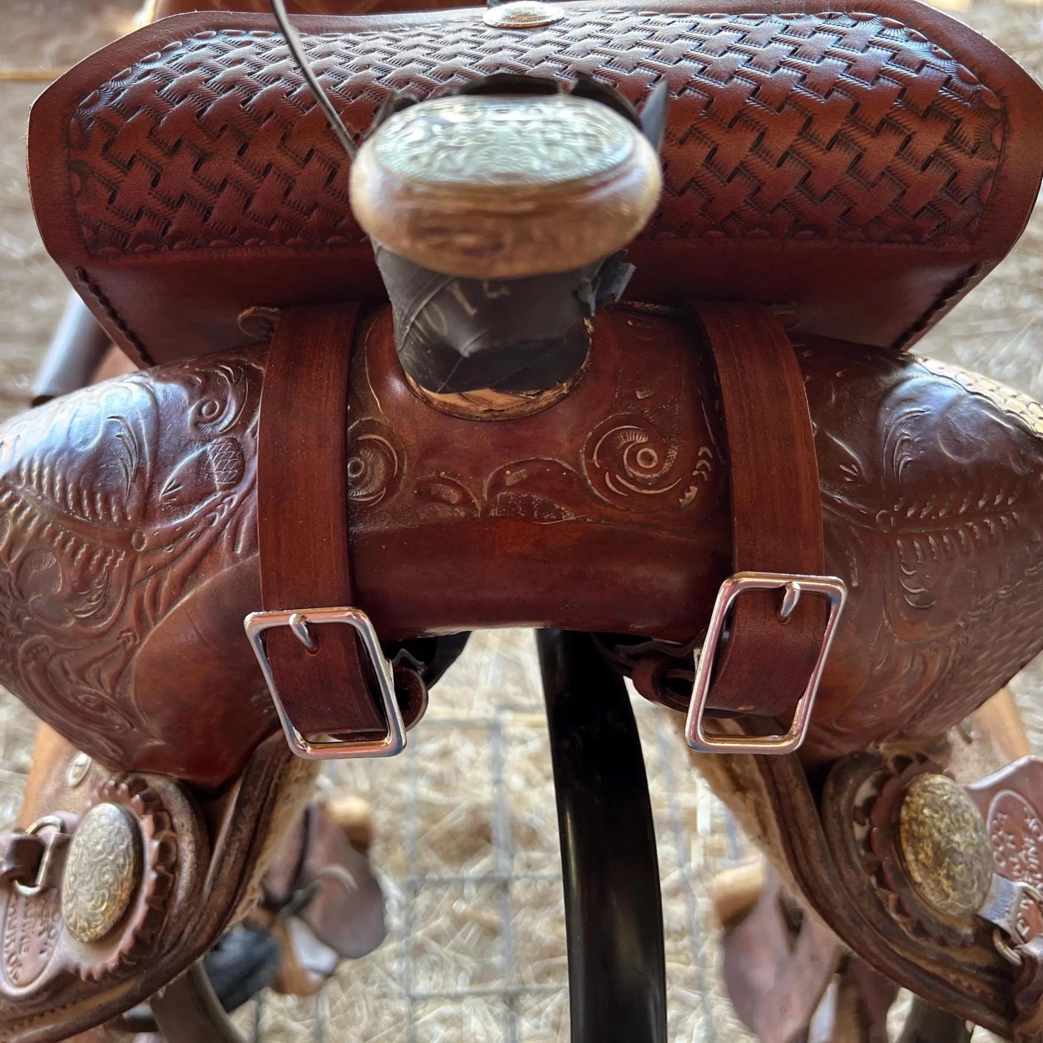 Pommel Bag for Western Saddle - Basketweave Pattern - Mahogany