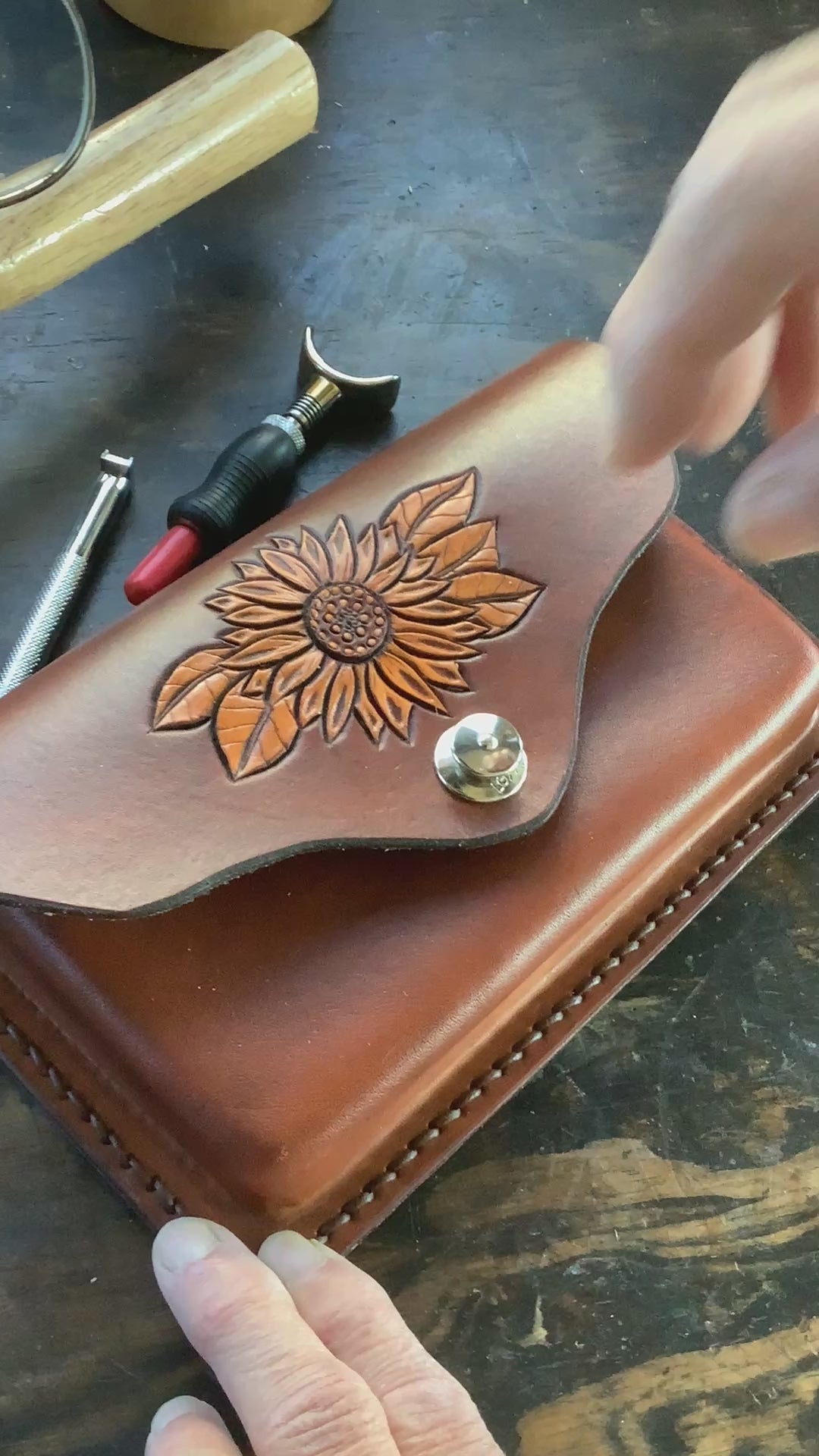 Pommel Bag for Western Saddle - Hand Tooled Sunflower - Mahogany